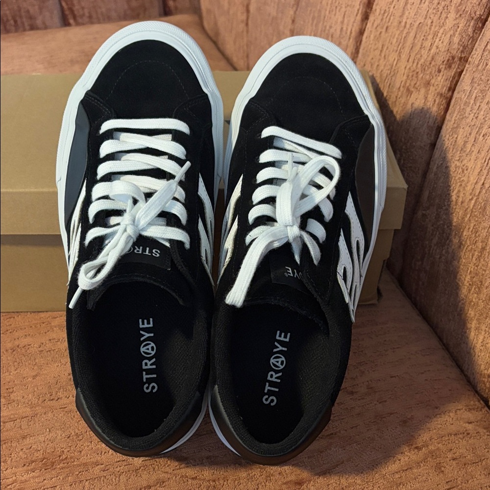 STRAYE Logan Vintage Black suede white flame skater sneakers, size US Men’s 10 - Picture 4 of 11
